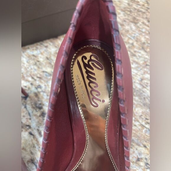 Gucci Leather Saddle Soft Red Desert Whipstitch Trim Pumps Size: 7.5. Like new. - Picture 4 of 9